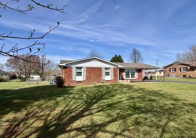 Homes for sale in Lawrenceburg, TN | 402 Hoffman St, Lawrenceburg, TN 38464 | MLS# 3158581