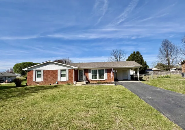 Homes for sale in Lawrenceburg, TN | 402 Hoffman St, Lawrenceburg, TN 38464 | MLS# 3158581