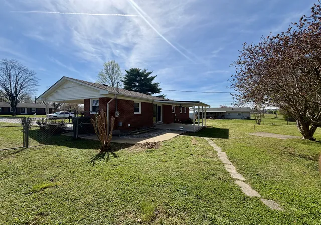 Homes for sale in Lawrenceburg, TN | 402 Hoffman St, Lawrenceburg, TN 38464 | MLS# 3158581
