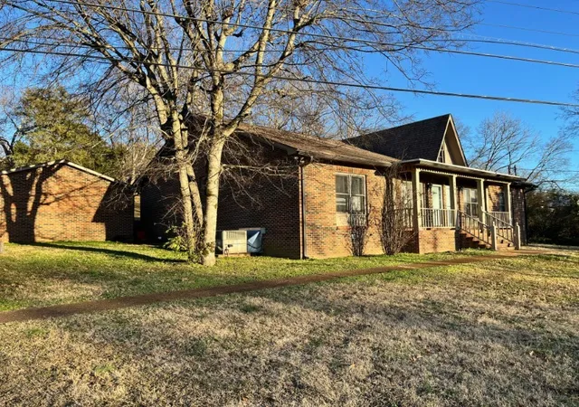 Photo 3 of Single family home for sale at 5001/2 Oakwood Dr, Columbia, TN 38401 | MLS# 3163684 | Listing updated on 2026-10-26