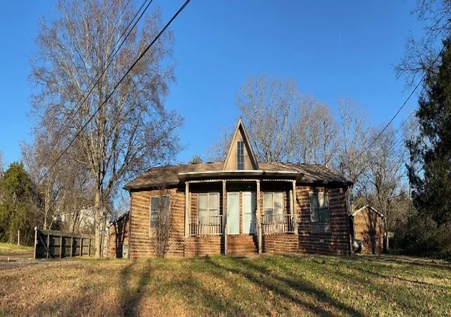 Photo 2 of Single family home for sale at 5001/2 Oakwood Dr, Columbia, TN 38401 | MLS# 3163684 | Listing updated on 2026-10-26