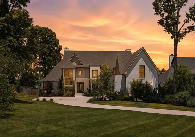 Photo 1 of Mansion for sale at 3726 Woodlawn Dr, Nashville, TN 37215 | MLS# 3233720 | Listing updated on 2026-10-09