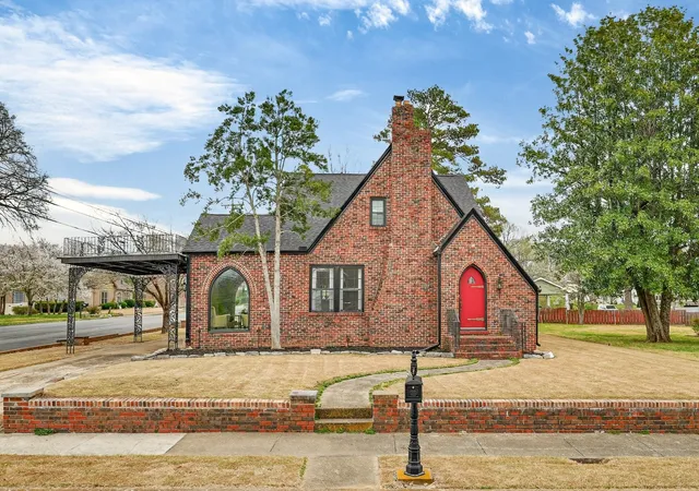 1st image of 411 2nd Ave, Fayetteville, TN 37334 | MLS# 3158620