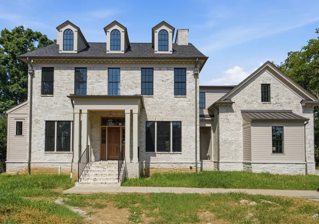 Single family home for sale at 215 Page Rd, Nashville, TN 37205 | MLS# 3158934