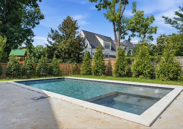 73rd image of 215 Page Rd, Nashville, TN 37205 | MLS# 3158934