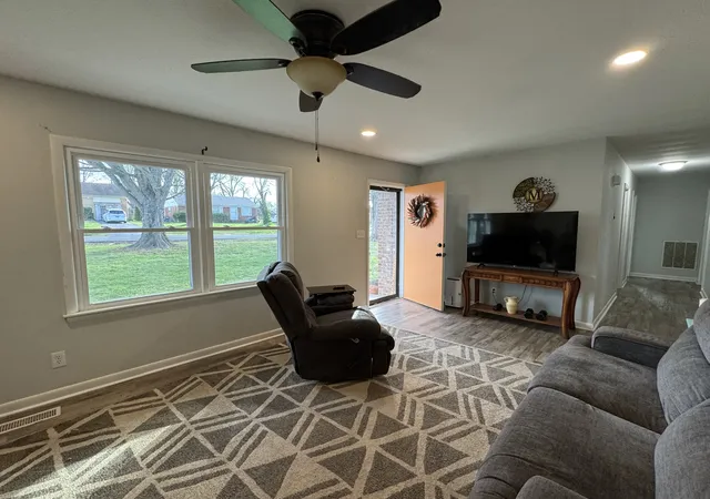 Homes for sale in Hopkinsville, KY | 316 Wayside Dr, Hopkinsville, KY 42240 | MLS# 3158850