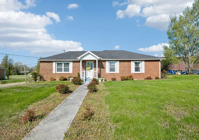 Homes for sale in Alexandria, TN | 247 Edgewood St, Alexandria, TN 37012 | MLS# 3158889