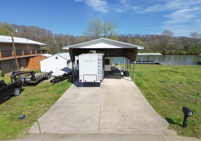 Homes for sale in Chapmansboro, TN | 1467 Chapmansboro Rd, Chapmansboro, TN 37035 | MLS# 3159347