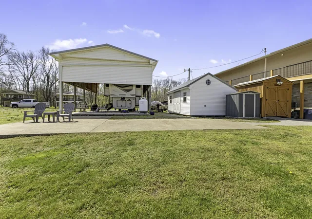 Homes for sale in Chapmansboro, TN | 1467 Chapmansboro Rd, Chapmansboro, TN 37035 | MLS# 3159347