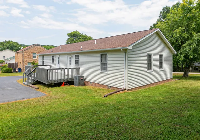 Listing Photo 2 - Condo for sale in building located at 517 Woods Dr, Columbia, TN 38401 - Unit #