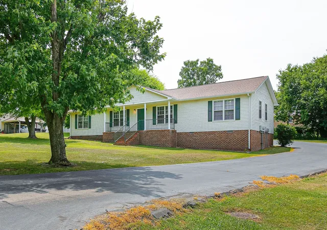 3rd image of 517 Woods Dr, Columbia, TN 38401 | MLS# 3164877