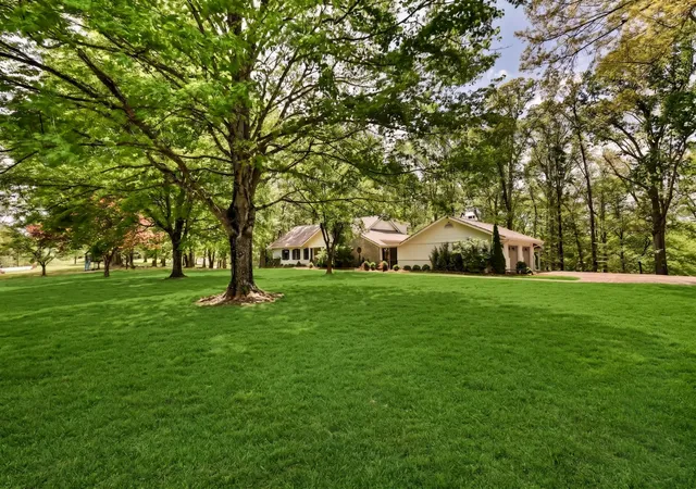 5th image of 1667 Simpson Dr, Clarksville, TN 37043 | MLS# 3178377