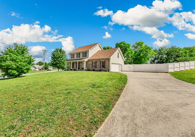 Photo 1 of Single family home for sale at 1121 Lucas Wayne Dr, Clarksville, TN 37043 | MLS# 3185909 | Listing updated on 2026-08-19