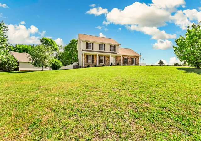Photo 2 of Single family home for sale at 1121 Lucas Wayne Dr, Clarksville, TN 37043 | MLS# 3185909 | Listing updated on 2026-08-19