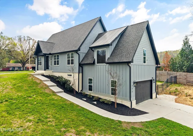 Photo 2 of Sale Pending at 1000 Perch Dr, Knoxville, TN 37922 | MLS# 3159293 | Listing updated on 2026-08-23