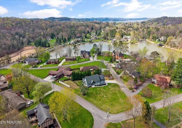 Photo 3 of Sale Pending at 1000 Perch Dr, Knoxville, TN 37922 | MLS# 3159293 | Listing updated on 2026-08-23