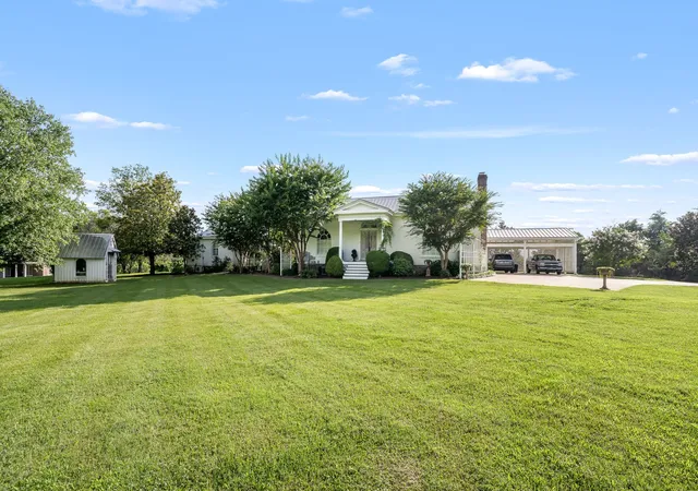 Homes for sale in Pulaski, TN | 1825 Elkton Pike, Pulaski, TN 38478 | MLS# 3159949