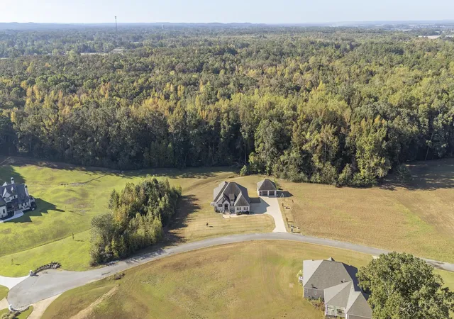 Photo 3 of Single family home for sale at 340 Grand Oaks Cv, Savannah, TN 38372 | MLS# 3159828 | Listing updated on 2026-10-08