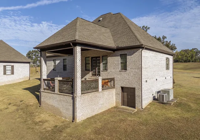 Photo 3 of Single family home for sale at 340 Grand Oaks Cv, Savannah, TN 38372 | MLS# 3159828 | Listing updated on 2026-10-08