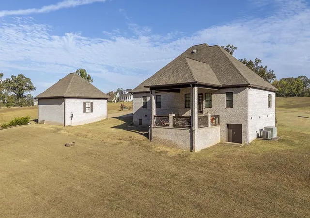 Photo 4 of Single family home for sale at 340 Grand Oaks Cv, Savannah, TN 38372 | MLS# 3159828 | Listing updated on 2026-10-08