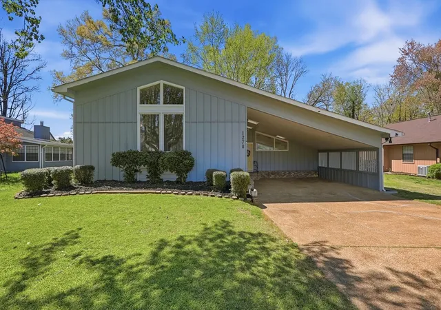 Photo 2 of Single family home for sale at 1278 Village Green Dr, Hixson, TN 37343 | MLS# 3159897 | Listing updated on 2026-05-18