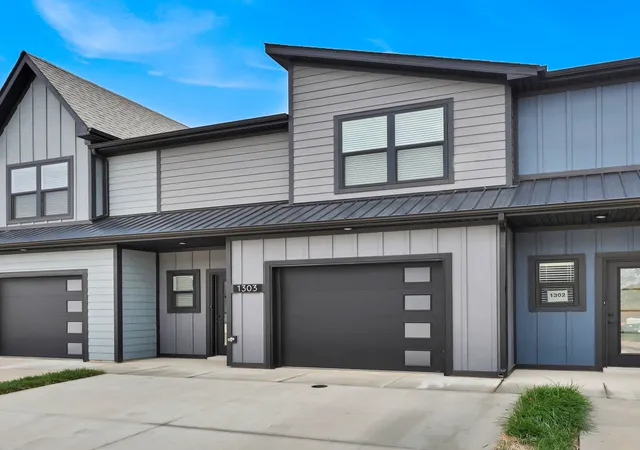 Photo 3 of Townhouse for sale at 1303 Jonathan Wade Cir, Clarksville, TN 37043 | MLS# 3160007 | Listing updated on 2026-03-26