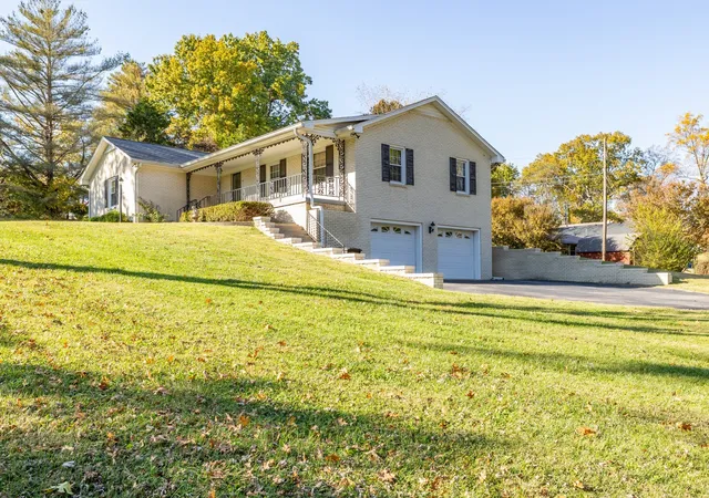 Homes for sale in Columbia, TN | 221 Jackson Heights Rd, Columbia, TN 38401 | MLS# 3160027