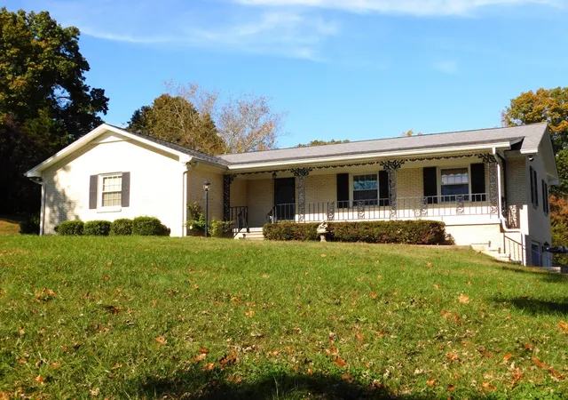 Homes for sale in Columbia, TN | 221 Jackson Heights Rd, Columbia, TN 38401 | MLS# 3160027