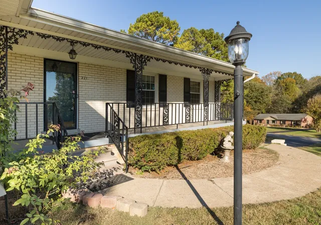 Homes for sale in Columbia, TN | 221 Jackson Heights Rd, Columbia, TN 38401 | MLS# 3160027