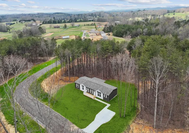 Homes for sale in Etowah, TN | 569 County Road 784a, Etowah, TN 37331 | MLS# 3223336