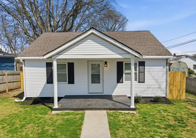 Homes for sale in Columbia, TN | 319 E 17th St, Columbia, TN 38401 | MLS# 3164400