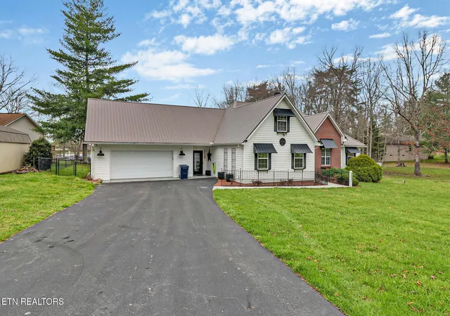 Photo 3 of Single family home for sale at 9521 Cherokee Trl, Crossville, TN 38572 | MLS# 3163774 | Listing updated on 2026-09-28