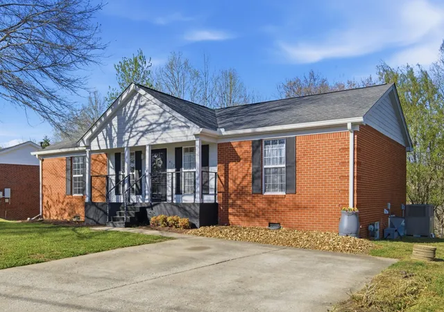 Homes for sale in Ashland City, TN | 412 Eisenhower Dr, Ashland City, TN 37015 | MLS# 3164647