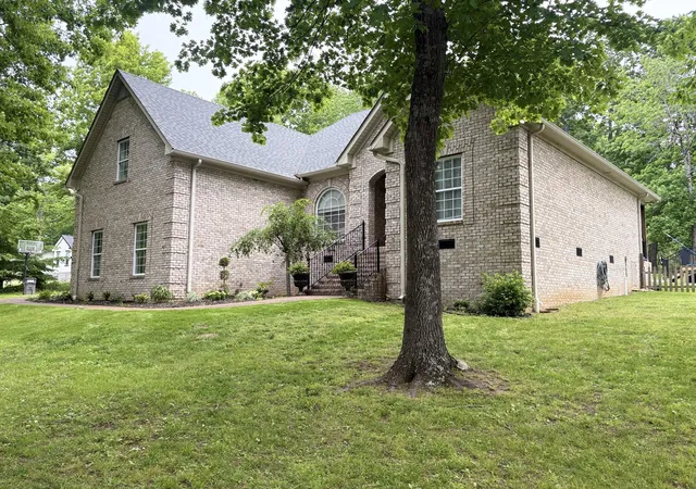 Homes for sale in Gallatin, TN | 1213 Lake Marie Rd, Gallatin, TN 37066 | MLS# 3164382