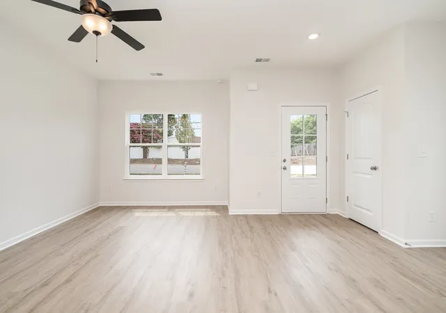 Photo 3 of Single family home for sale at 109 Hook And Ladder Ln, La Vergne, TN 37086 | MLS# 3164214 | Listing updated on 2026-10-07