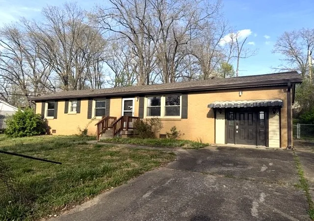 Photo 1 of Single family home for sale at 204 Yorktown Rd, Clarksville, TN 37042 | MLS# 3164488 | Listing updated on 2026-09-26