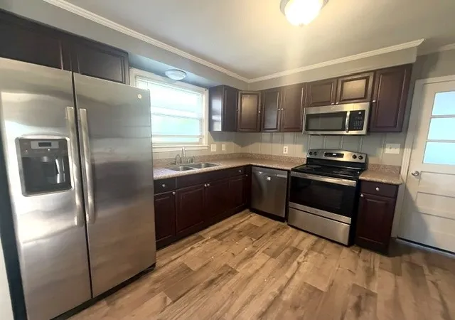 Photo 3 of Single family home for sale at 204 Yorktown Rd, Clarksville, TN 37042 | MLS# 3164488 | Listing updated on 2026-09-26