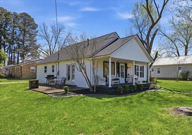 Homes for sale in Lawrenceburg, TN | 908 Smith Ave, Lawrenceburg, TN 38464 | MLS# 3167521