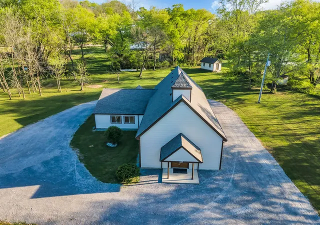 2nd image of 317 W Railroad St, Petersburg, TN 37144 | MLS# 3165241
