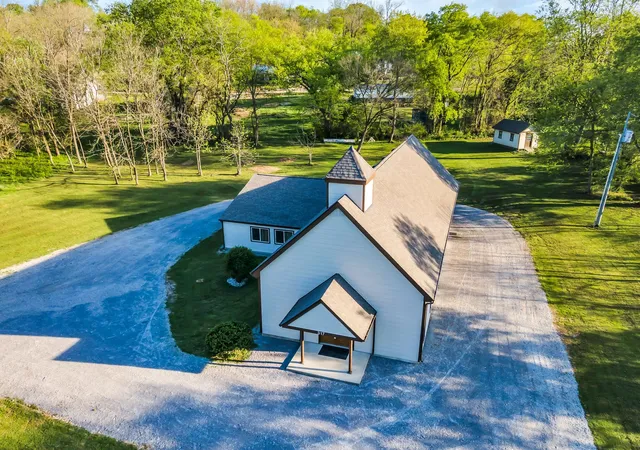 3rd image of 317 W Railroad St, Petersburg, TN 37144 | MLS# 3165241