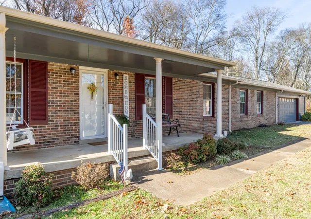 Photo 2 of Single family home for sale at 1508 Jewell Dr, Columbia, TN 38401 | MLS# 3165189 | Listing updated on 2026-03-31