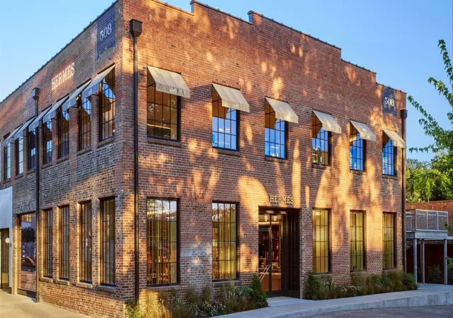 2nd image of 1425 4Th Ave S, Nashville, TN 37210