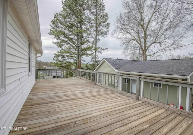Homes for sale in Lenoir City, TN | 1009 E 1St Ave, Lenoir City, TN 37771 | MLS# 3165346