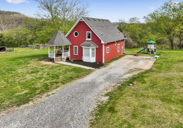 Homes for sale in Pleasant Shade, TN | 21 Eckert Ln, Pleasant Shade, TN 37145 | MLS# 3166797