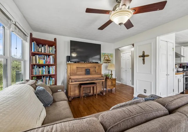 Homes for sale in Pleasant Shade, TN | 21 Eckert Ln, Pleasant Shade, TN 37145 | MLS# 3166797