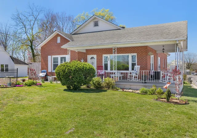 Homes for sale in Lawrenceburg, TN | 215 S Military Ave, Lawrenceburg, TN 38464 | MLS# 3165639