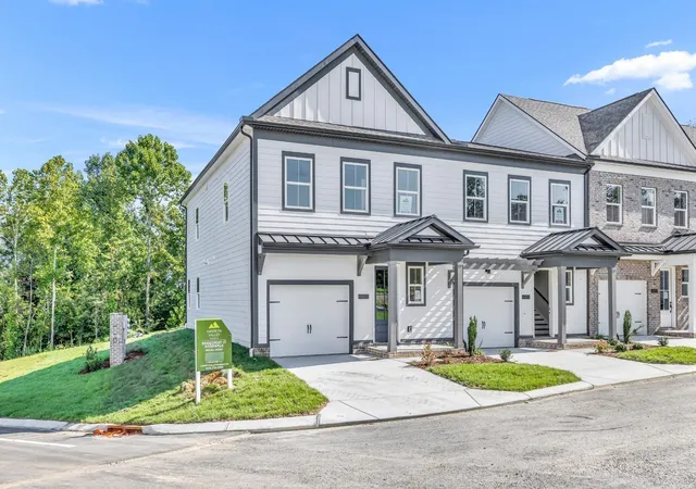 Photo 3 of Sale Pending at 6050 Ml Tree Ct, Nashville, TN 37221 | MLS# 3165612 | Listing updated on 2026-04-01