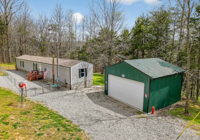 Homes for sale in Quebeck, TN | 1237 Ridge Rd, Quebeck, TN 38579 | MLS# 3166067