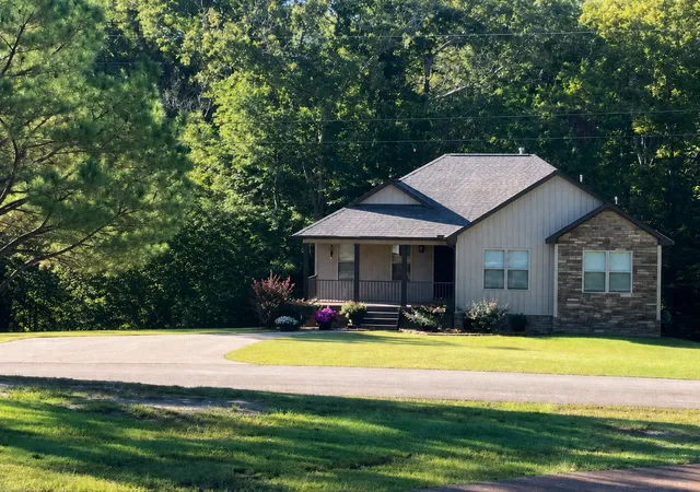 Photo 2 of Single family home for sale at 140 Eagle Crst Ln, Parsons, TN 38363 | MLS# 3166409 | Listing updated on 2026-09-29