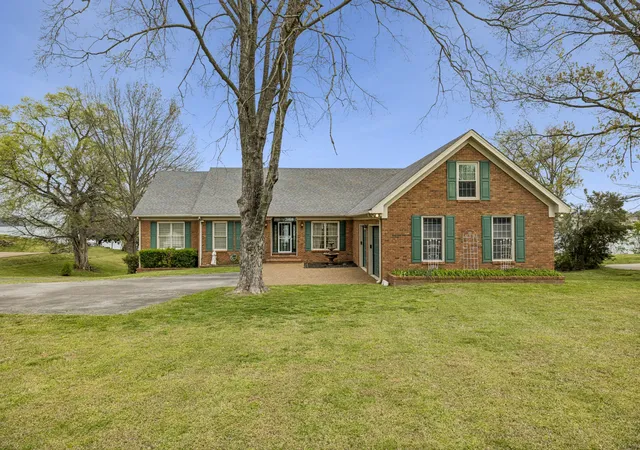 Photo 2 of Mansion for sale at 3211 Lakeshore Dr, Old Hickory, TN 37138 | MLS# 3166794 | Listing updated on 2026-10-02